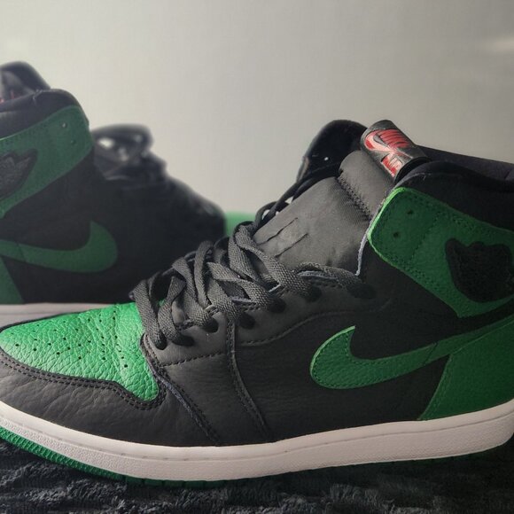Nike Air Jordan 1 Retro High Black Pine Green-white-Gym Red 555088 030 size 11.5 main image 4